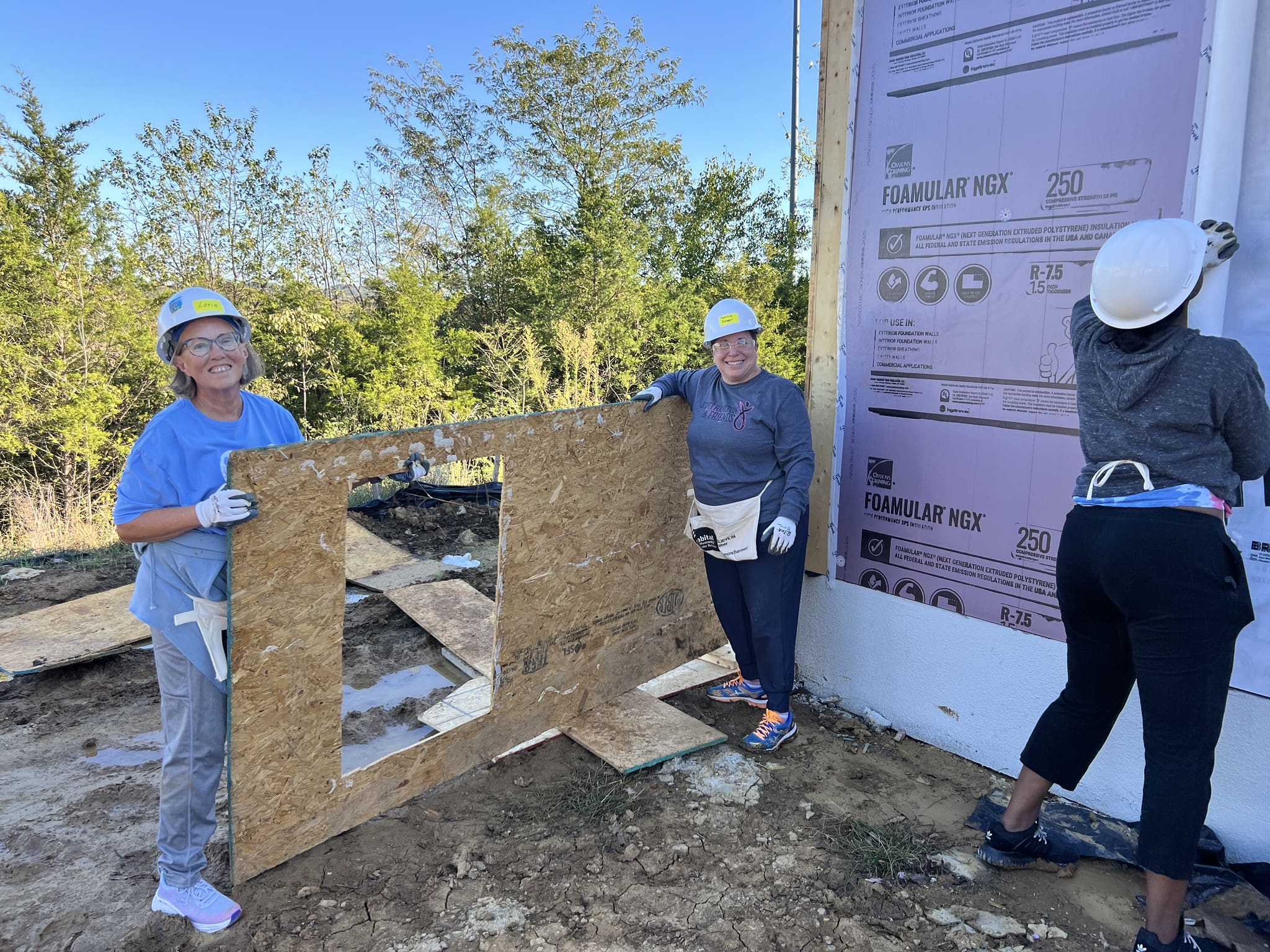 54867809419_bc879ba6cd_k women's group members volunteer with Habitat for Humanity